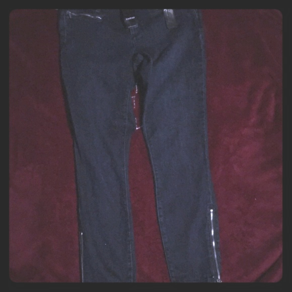 Bebe Cropped Zipper Jeans